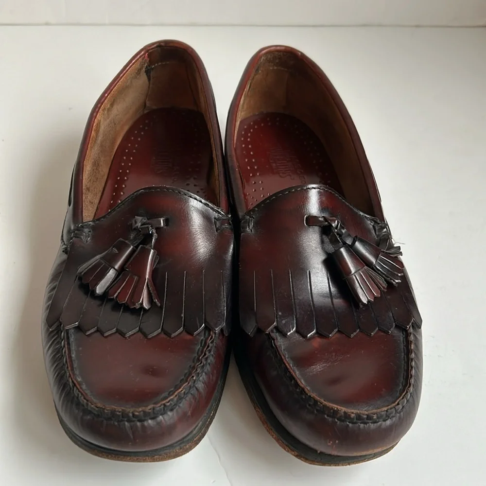 G.H. Bass & Co burgundy tassel kiltie Weejuns loafers drees shoes slip ons